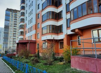 Продаю 3-ком. квартиру, 78.9 м2, Курск, проспект Анатолия Дериглазова, 55