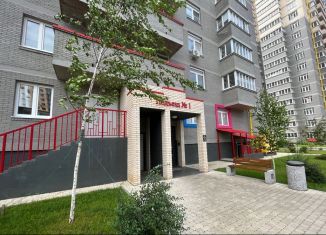 Продается 2-ком. квартира, 70 м2, Ростов-на-Дону, Пролетарский район, проспект 40-летия Победы, 63/17с3