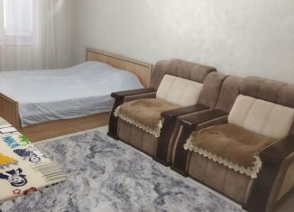 Сдам 1-комнатную квартиру, 40 м2, Каспийск, Кавказская улица, 18к4