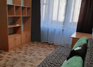 2-комнатная квартира на продажу, 43 м2, Екатеринбург, метро Уральская, улица Азина, 17