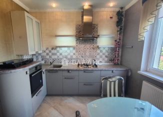 2-комнатная квартира на продажу, 72 м2, Калининград, Красносельская улица, 82к2