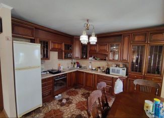 Продается 3-ком. квартира, 97.6 м2, Серпухов, Советская улица, 102Г