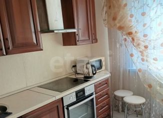 Сдается трехкомнатная квартира, 63 м2, Тобольск, 7-й микрорайон, 35