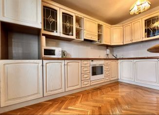 Продаю 3-ком. квартиру, 93 м2, Чебоксары, улица Юрия Гагарина, 23