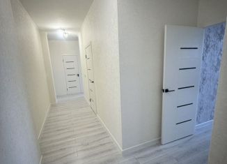 Продаю 2-комнатную квартиру, 68 м2, Крым, улица Батурина, 13Б