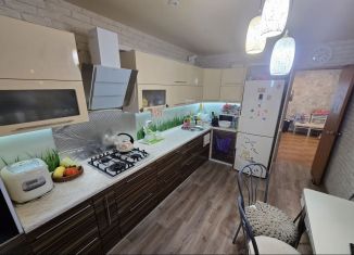 Продаю 3-ком. квартиру, 67.2 м2, Агрыз, улица Фридриха Энгельса, 3