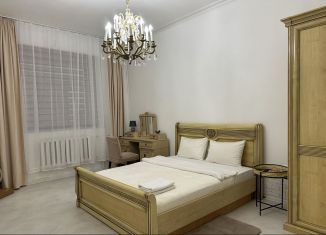 Сдается в аренду 4-комнатная квартира, 96 м2, Санкт-Петербург, улица Якубовича, 14