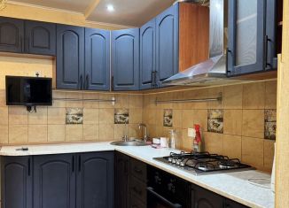 Сдается в аренду однокомнатная квартира, 38 м2, Чехов, Весенняя улица, 9