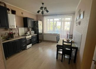 Продается 2-ком. квартира, 60 м2, Аксай, улица Фрунзе, 1/10