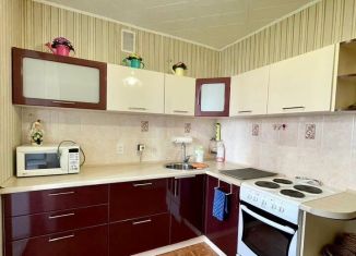 Двухкомнатная квартира в аренду, 45 м2, Северск, улица Победы, 18