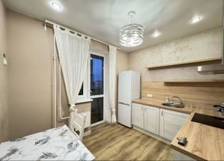 Сдача в аренду 2-ком. квартиры, 52 м2, Тюмень, улица Дмитрия Менделеева, 2, ЖК Кристалл