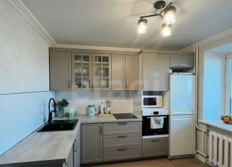 Продаю 2-комнатную квартиру, 65 м2, Тюмень, улица Избышева, 6, ЖК Нефтяник