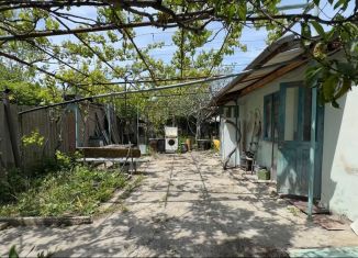 Продаю двухкомнатную квартиру, 37.7 м2, Крым, улица Листовничей, 34