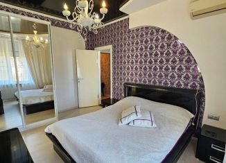 Сдаю 2-ком. квартиру, 65 м2, Сочи, улица Макаренко, 40, микрорайон Заречный