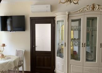 Сдам 2-комнатную квартиру, 65 м2, Сочи, Клубничная улица, 76