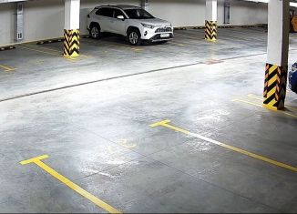 Сдам в аренду машиноместо, 15 м2, Обнинск, улица Славского, 10