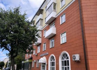 Продажа 2-комнатной квартиры, 72 м2, Смоленск, улица Николаева, 4