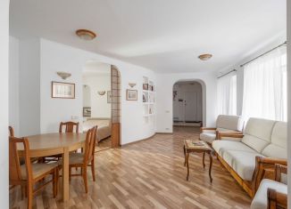 Сдаю в аренду 4-комнатную квартиру, 130 м2, Санкт-Петербург, Большая Конюшенная улица, 3