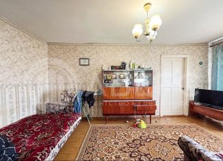 Продаю 2-комнатную квартиру, 41.3 м2, Навашино, площадь Ленина, 2