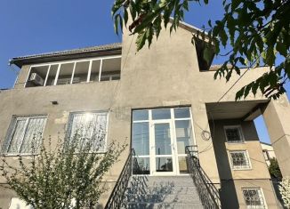 Сдается в аренду дом, 240 м2, поселок городского типа Заозерное, улица Чкалова, 64