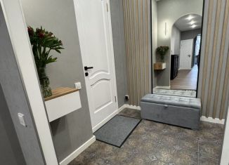 Сдаю 3-ком. квартиру, 78 м2, Санкт-Петербург, улица Лизы Чайкиной, 21