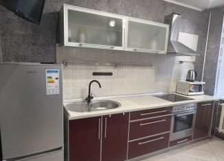 Сдаю 1-ком. квартиру, 38 м2, Уфа, улица Софьи Перовской, 48/2