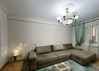 Продаю четырехкомнатную квартиру, 90 м2, Махачкала, улица Хаджи Булача, 9Б