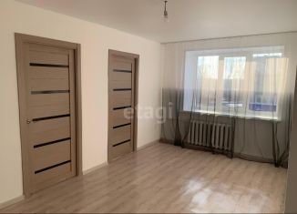 Продам четырехкомнатную квартиру, 62.3 м2, Стерлитамак, улица Карла Либкнехта, 12