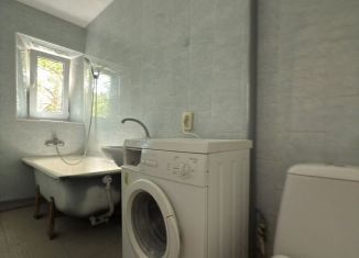 Сдается в аренду трехкомнатная квартира, 52 м2, Новочеркасск, улица имени Генерала А.И. Лебедя, 16