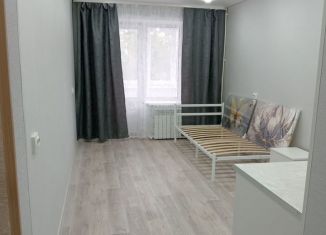 Сдаю 2-ком. квартиру, 48 м2, Ирбит, улица 50 лет Октября, 30