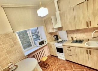 Сдаю в аренду 2-комнатную квартиру, 52 м2, Подольск, улица Кирова, 48