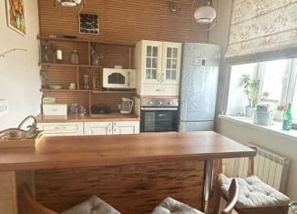 Продаю 2-комнатную квартиру, 72 м2, Казань, улица Хади Такташа, 2