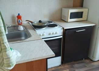 Сдается трехкомнатная квартира, 80 м2, Уфа, улица Ахметова, 275/1