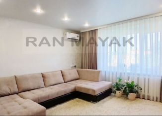 Продажа 2-ком. квартиры, 50.6 м2, Майкоп, улица Юннатов, 8к2