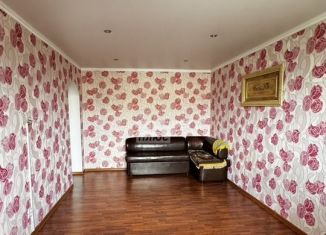 Продам 2-ком. квартиру, 50.2 м2, поселок городского типа Джалиль, улица Мусы Джалиля, 8