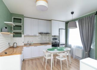 Сдаю в аренду 1-комнатную квартиру, 50 м2, Тюмень, улица Мельникайте, 2к4, ЖК Горизонт