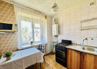 Продается двухкомнатная квартира, 46 м2, Чебаркуль, улица Мира, 36
