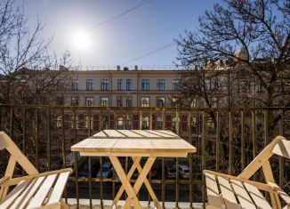 Сдается в аренду 3-ком. квартира, 64 м2, Санкт-Петербург, 2-я линия Васильевского острова, 49