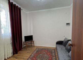 Сдается 1-комнатная квартира, 35 м2, Махачкала, улица Алисултанова, 19