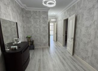 Сдаю в аренду 2-ком. квартиру, 95 м2, Махачкала, улица Хаджи Булача, 8Д