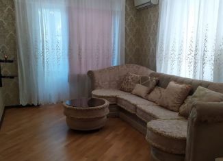 Сдаю в аренду трехкомнатную квартиру, 90 м2, Махачкала, улица Вузовское Озеро, 15к1, ЖК Вузовское озеро