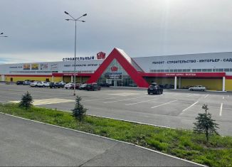 Сдам в аренду помещение свободного назначения, 1000 м2, Курган, проспект Маршала Голикова, 10Е, жилой район Заозёрный