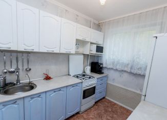 Продам трехкомнатную квартиру, 64 м2, Челябинская область, улица Молодогвардейцев, 68В