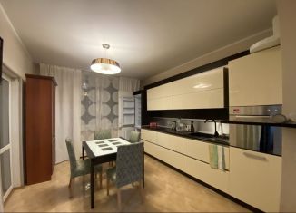Сдается 3-комнатная квартира, 126 м2, Екатеринбург, улица Маршала Жукова, 13, улица Маршала Жукова