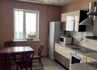 Трехкомнатная квартира в аренду, 75 м2, Иркутск, Байкальская улица, 236Б/7