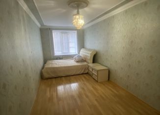 2-ком. квартира в аренду, 60 м2, Каспийск, улица Орджоникидзе, 1