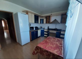 Сдается 3-ком. квартира, 100 м2, Татарстан, улица 8 Марта, 12А