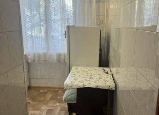 Продаю 2-ком. квартиру, 44 м2, Барнаул, улица Юрина, 216