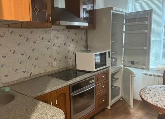 Сдается в аренду 2-ком. квартира, 50 м2, Курчатов, улица Гайдара, 5