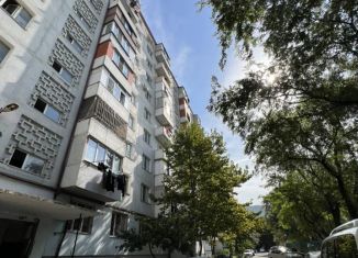 Продам 4-комнатную квартиру, 80.9 м2, Дагестан, улица Абдулхакима Исмаилова, 48А